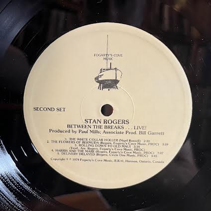 Between The Breaks ........ Live! (VINYL) | Near Mint (NM or M-) Near Mint (NM or M-) - FOLK / USED *NEAR MINT*