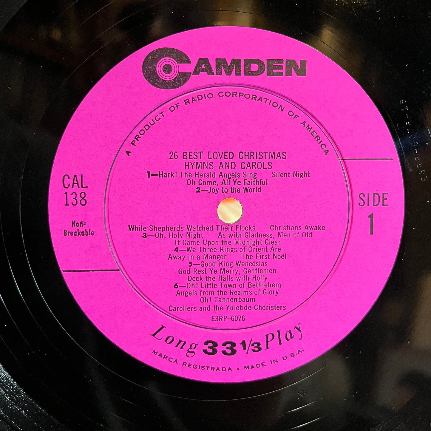 26 Best Loved Christmas Hymns And Carols (LP) | Excellent+ (EX+) Very Good Plus (VG+) - HOLIDAY / USED *EXCELLENT+*