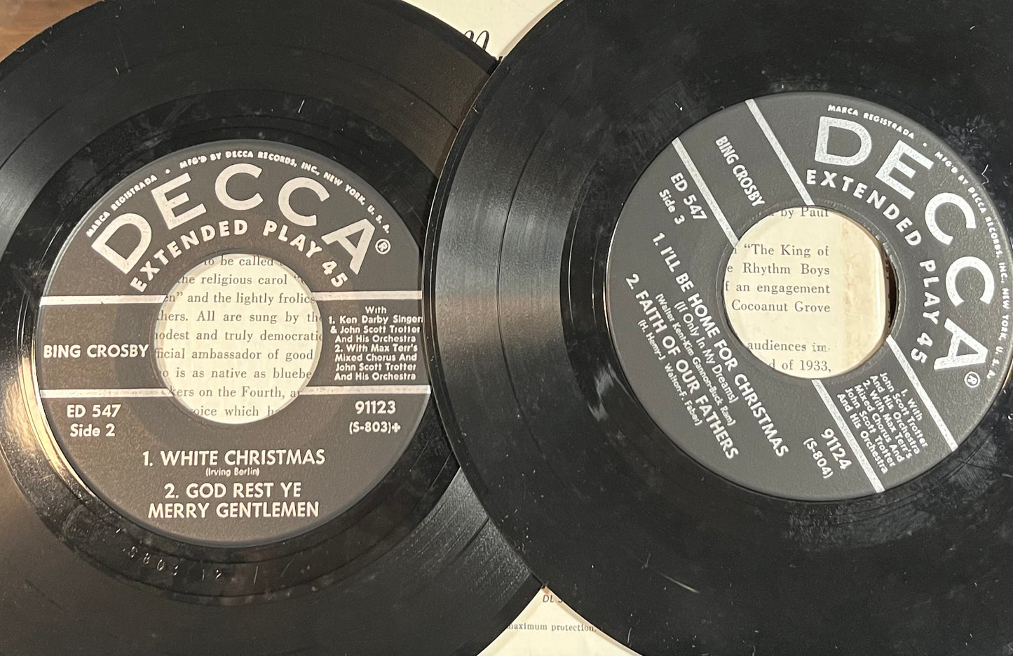 Merry Christmas (2X7" VINYL) | Excellent (EX) Near Mint (NM) - HOLIDAY / USED *EXCELLENT*