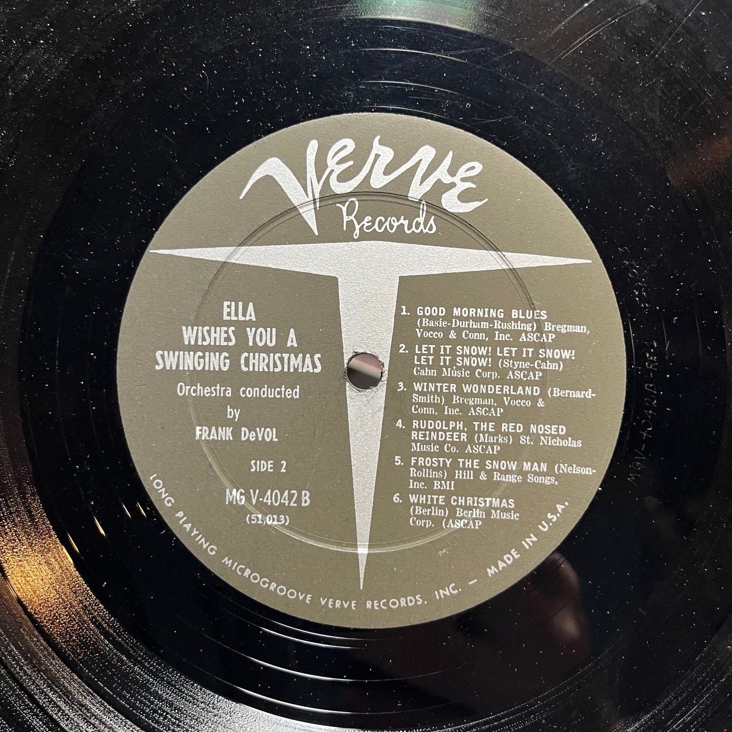 Ella Wishes You A Swinging Christmas (VINYL) | Very Good (VG) Very Good (VG) - HOLIDAY / USED *VERY GOOD*