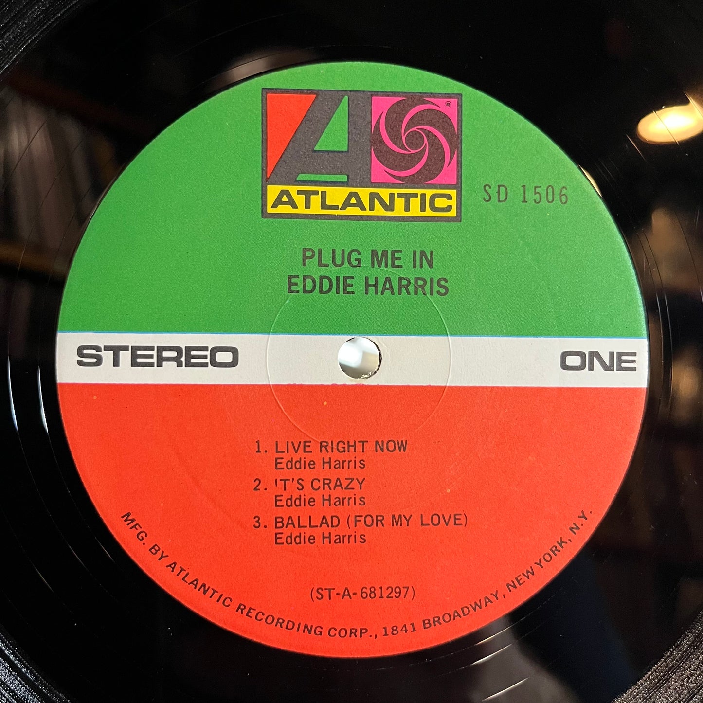 Plug Me In (VINYL) | Excellent+ (EX+) Near Mint (NM) - JAZZ / USED *EXCELLENT+*
