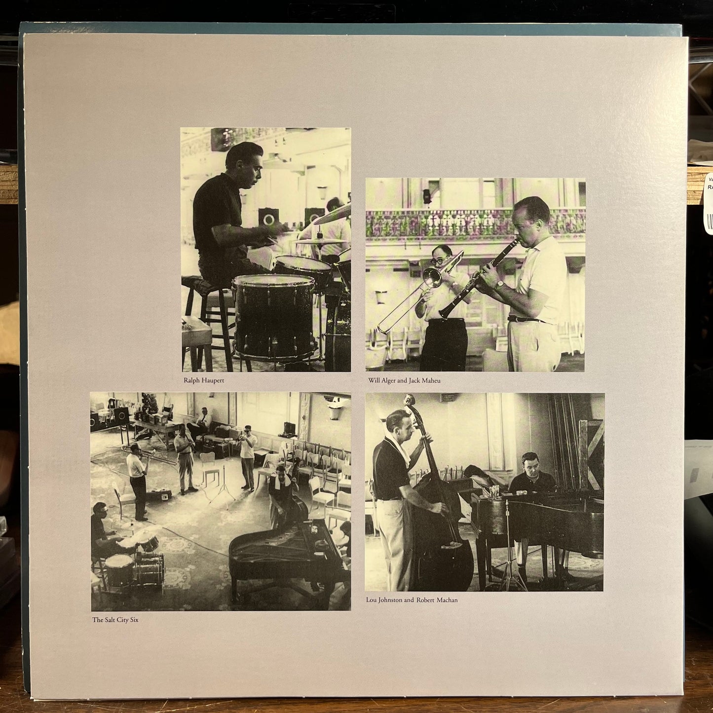 Salt City Six Plays The Classics In Dixieland (VINYL) | Near Mint (NM) Near Mint (NM) - JAZZ / USED *NEAR MINT*