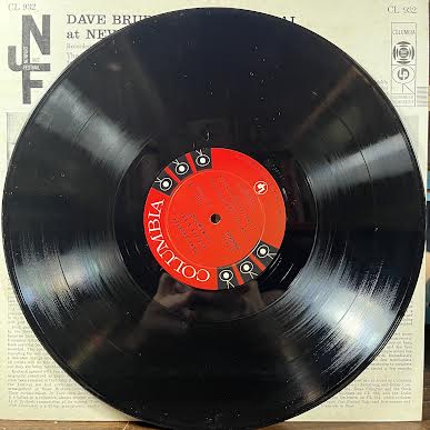 At Newport (VINYL) | Near Mint (NM or M-) Near Mint (NM or M-) - JAZZ / USED *NEAR MINT*