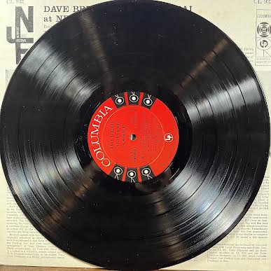 At Newport (VINYL) | Near Mint (NM or M-) Near Mint (NM or M-) - JAZZ / USED *NEAR MINT*