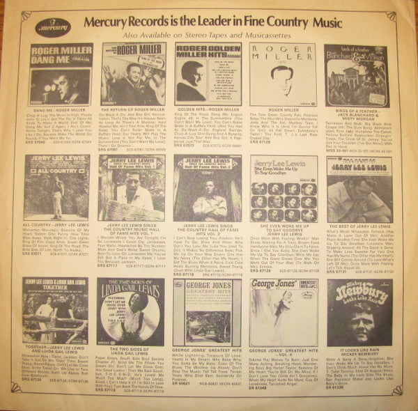 Live At The International, Las Vegas | Very Good Plus (VG+) Very Good Plus (VG+) - COUNTRY / USED *VERY GOOD++*