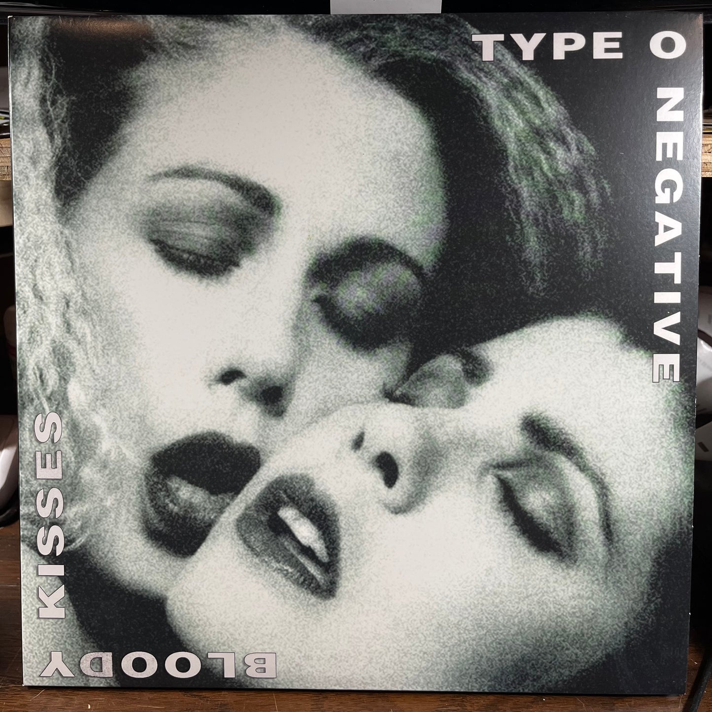 Bloody Kisses (3xVINYL) *GREEN WITH BLACK SWIRL* | Near Mint (NM) Near Mint (NM) - METAL / USED *NEAR MINT*