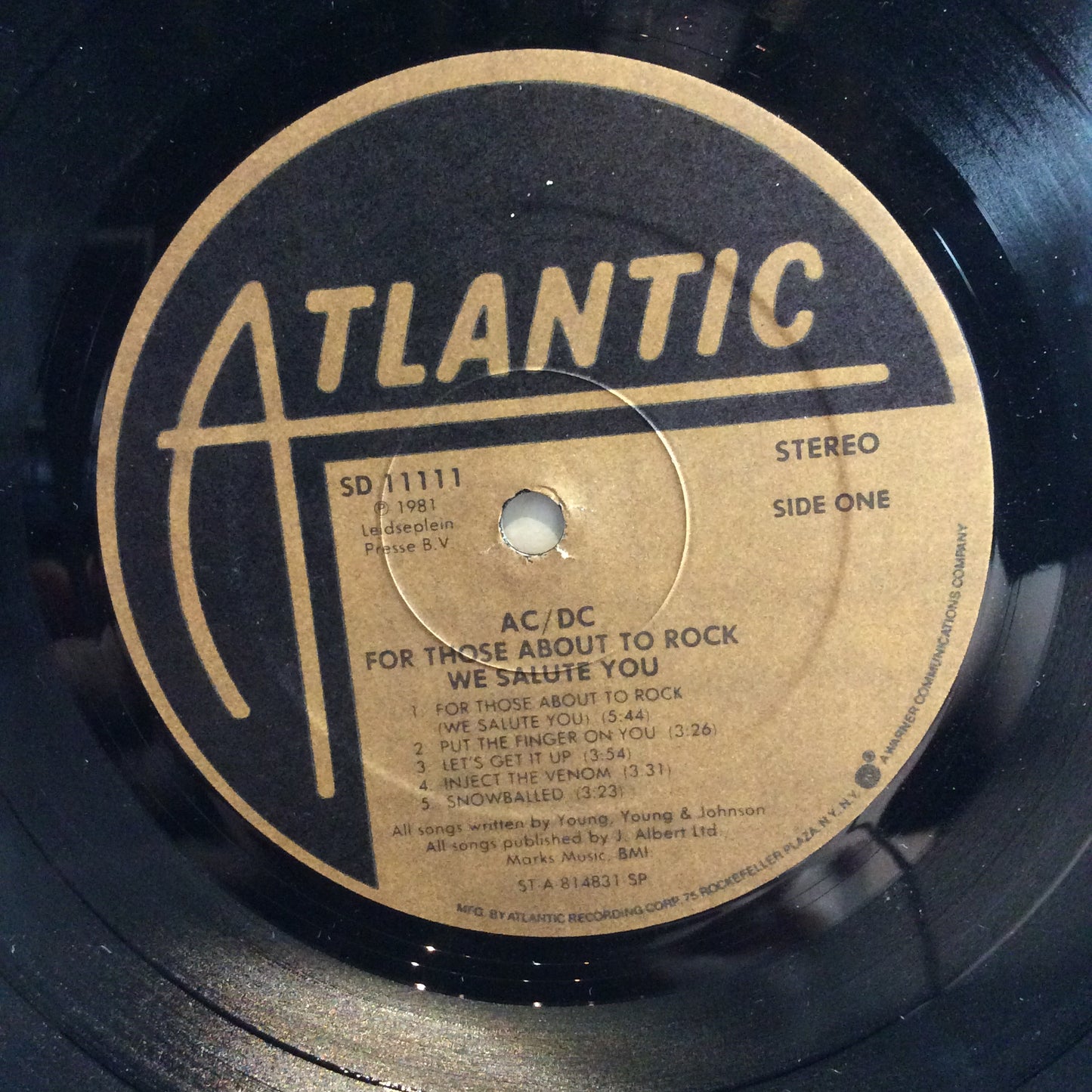 For Those About To Rock (We Salute You) (VINYL) | Very Good Plus (VG+) Very Good Plus (VG+) - METAL / USED *VERY GOOD+*