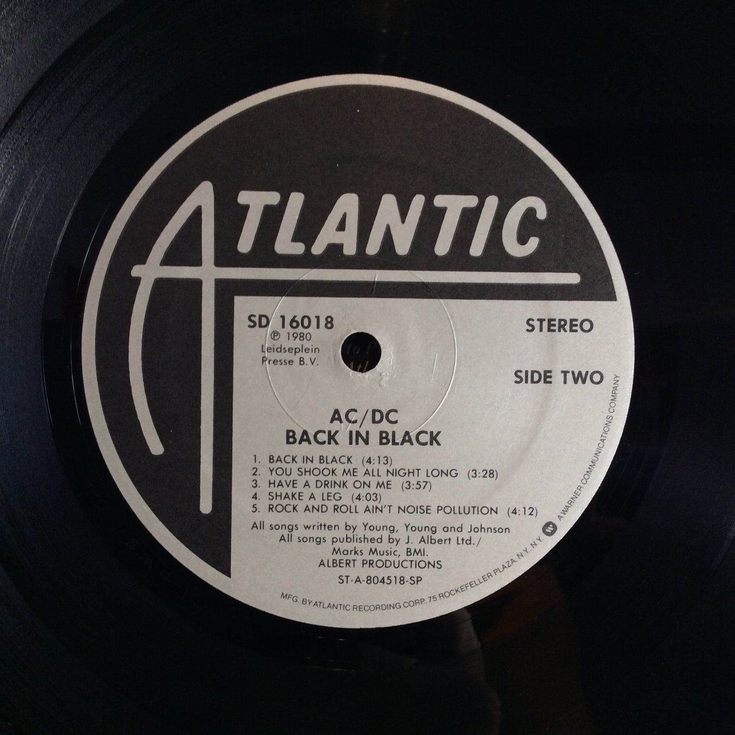 Back In Black (VINYL) | Very Good Plus (VG+) Very Good (VG) - METAL / USED *VERY GOOD+*