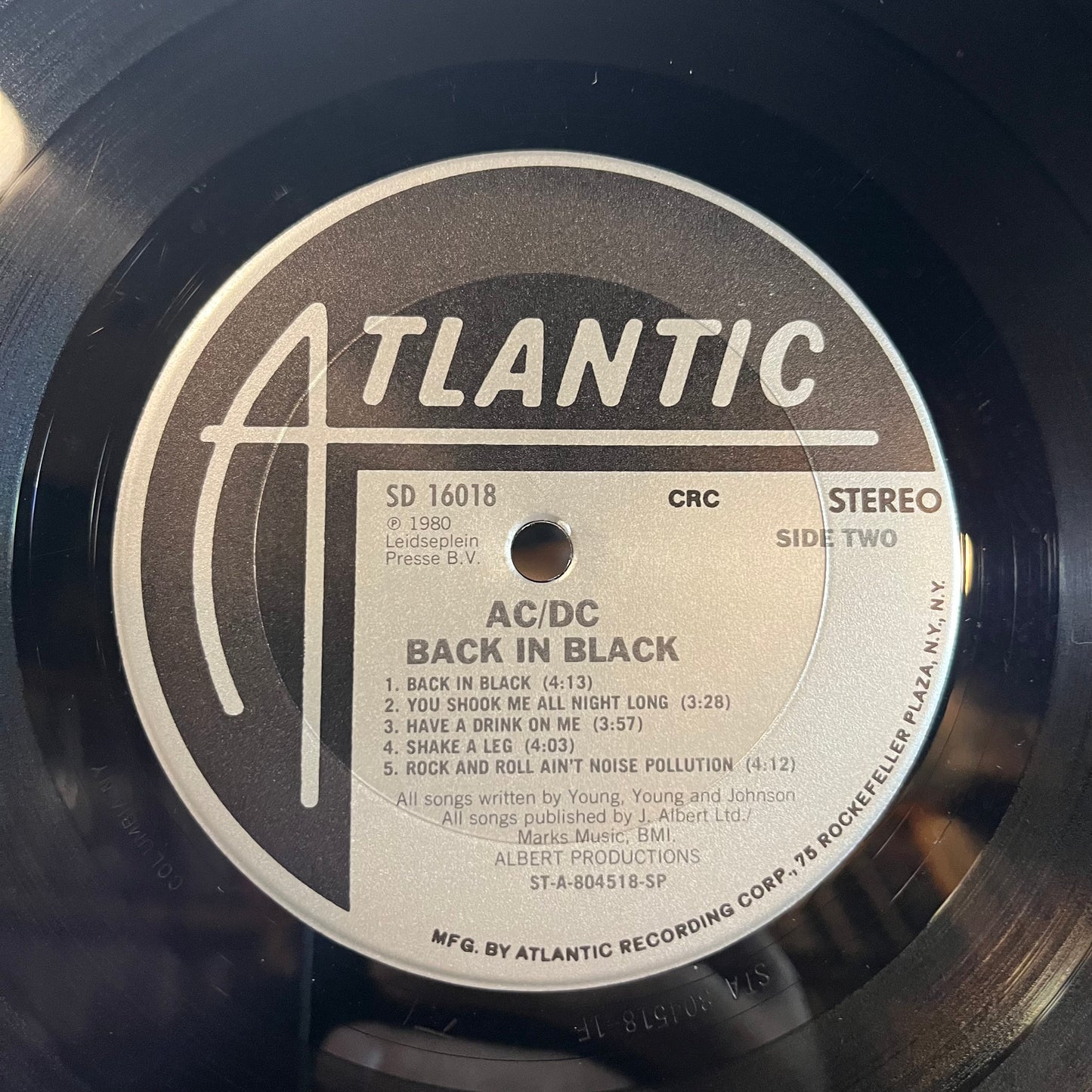 Back In Black (VINYL) | Very Good Plus Plus (VG++) Very Good (VG) - METAL / USED *VERY GOOD++*