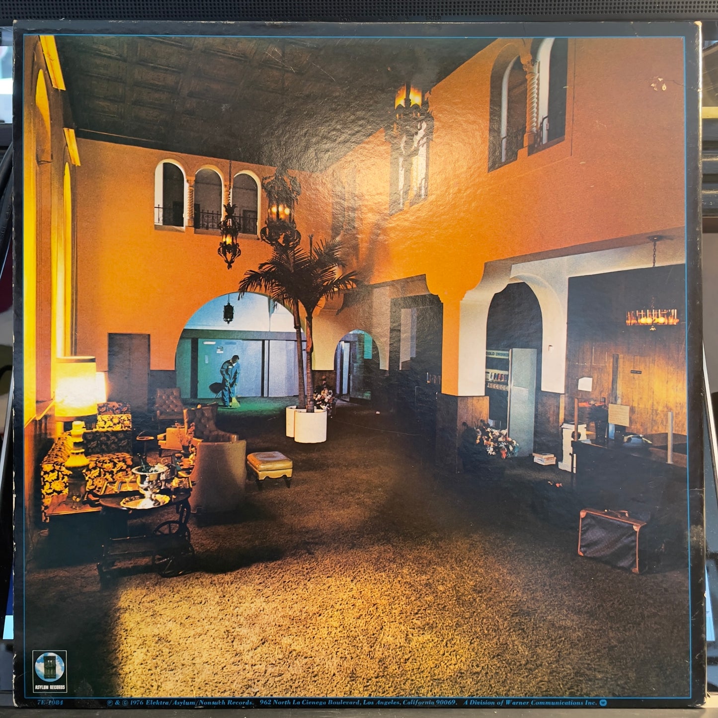 Hotel California (VINYL) | Very Good (VG) Excellent+ (EX+) - ROCK / USED *VERY GOOD*