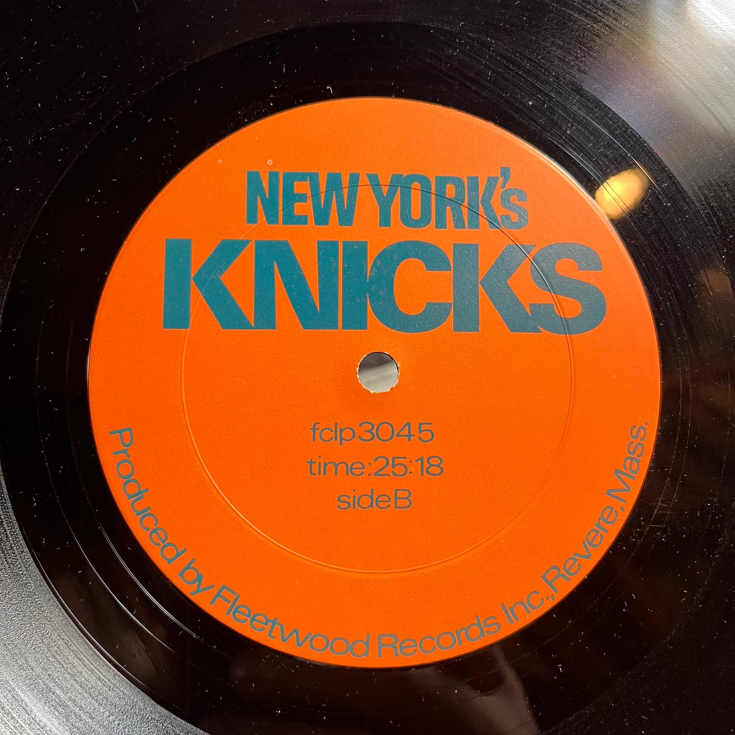 New York's Knicks (LP) | Very Good Plus (VG+) Very Good Plus (VG+) - SPOKEN WORD / USED *VERY GOOD+*