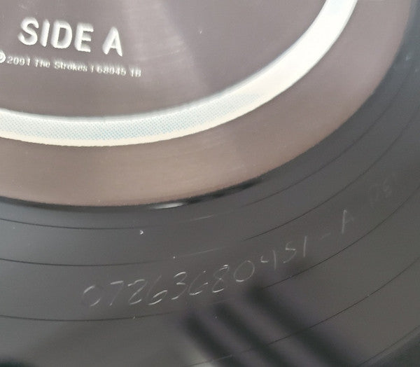 The Strokes - Is This It (VINYL LP) | USED - ALT/INDIE / USED *NEAR MINT*