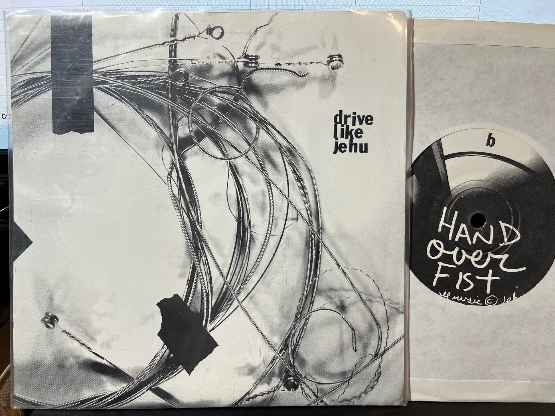 Bullet Train To Vegas / Hand Over Fist (7" VINYL) | Near Mint (NM) Near Mint (NM) - ALT/INDIE / USED *NEAR MINT*