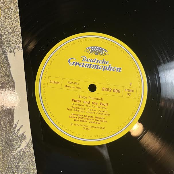 Prokofiev: Peter And The Wolf And Saint-Saëns: Carnival Of The Animals (VINYL) | Near Mint (NM or M-) Near Mint (NM or M-) - CLASSICAL / USED *NEAR MINT*
