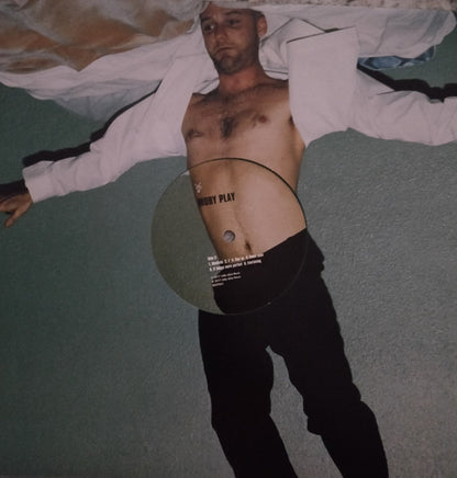 Play | Mint (M) Mint (M)