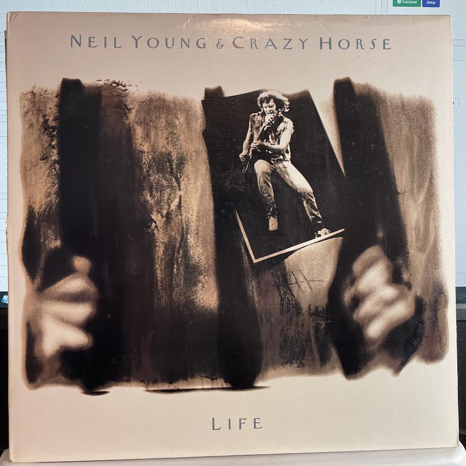 Neil Young - Life (VINYL) | Near Mint (NM) Excellent (EX) - FOLK / USED *NEAR MINT*