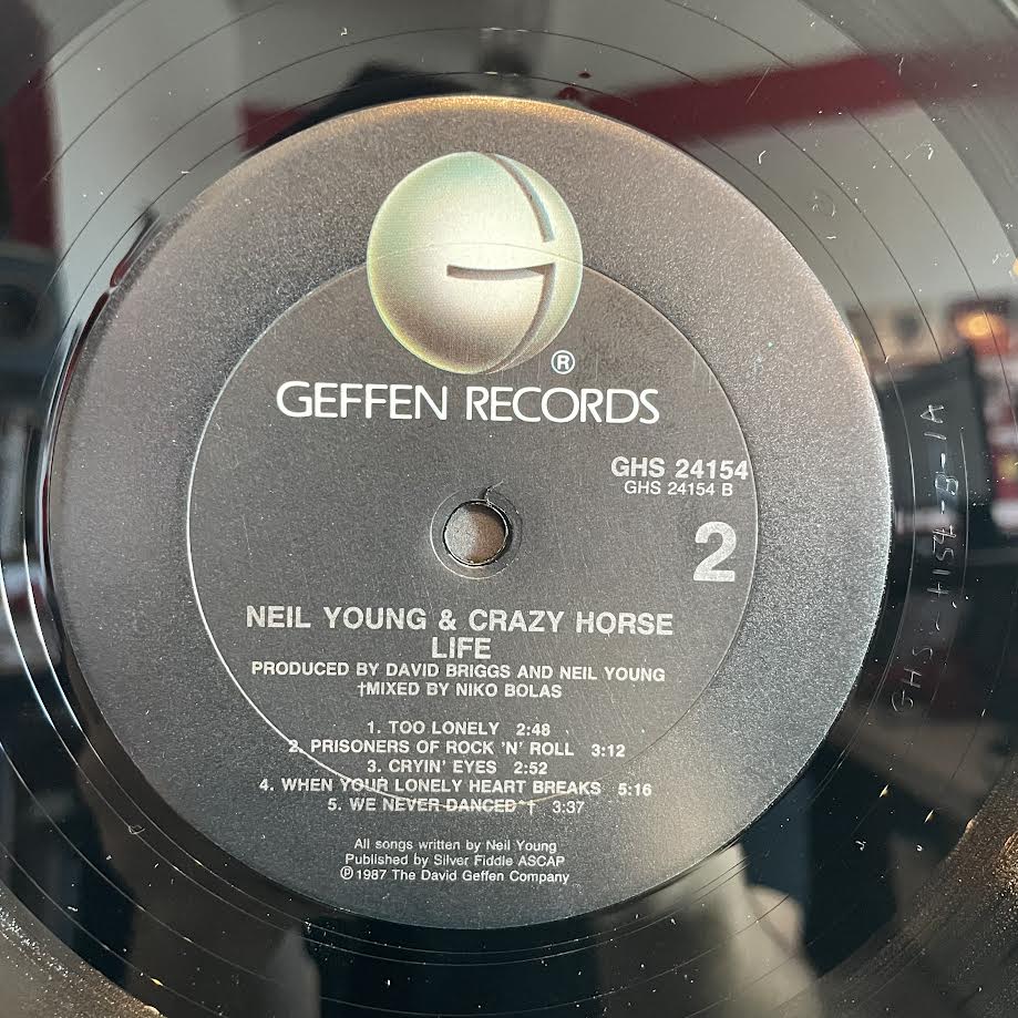 Neil Young - Life (VINYL) | Near Mint (NM) Excellent (EX) - FOLK / USED *NEAR MINT*