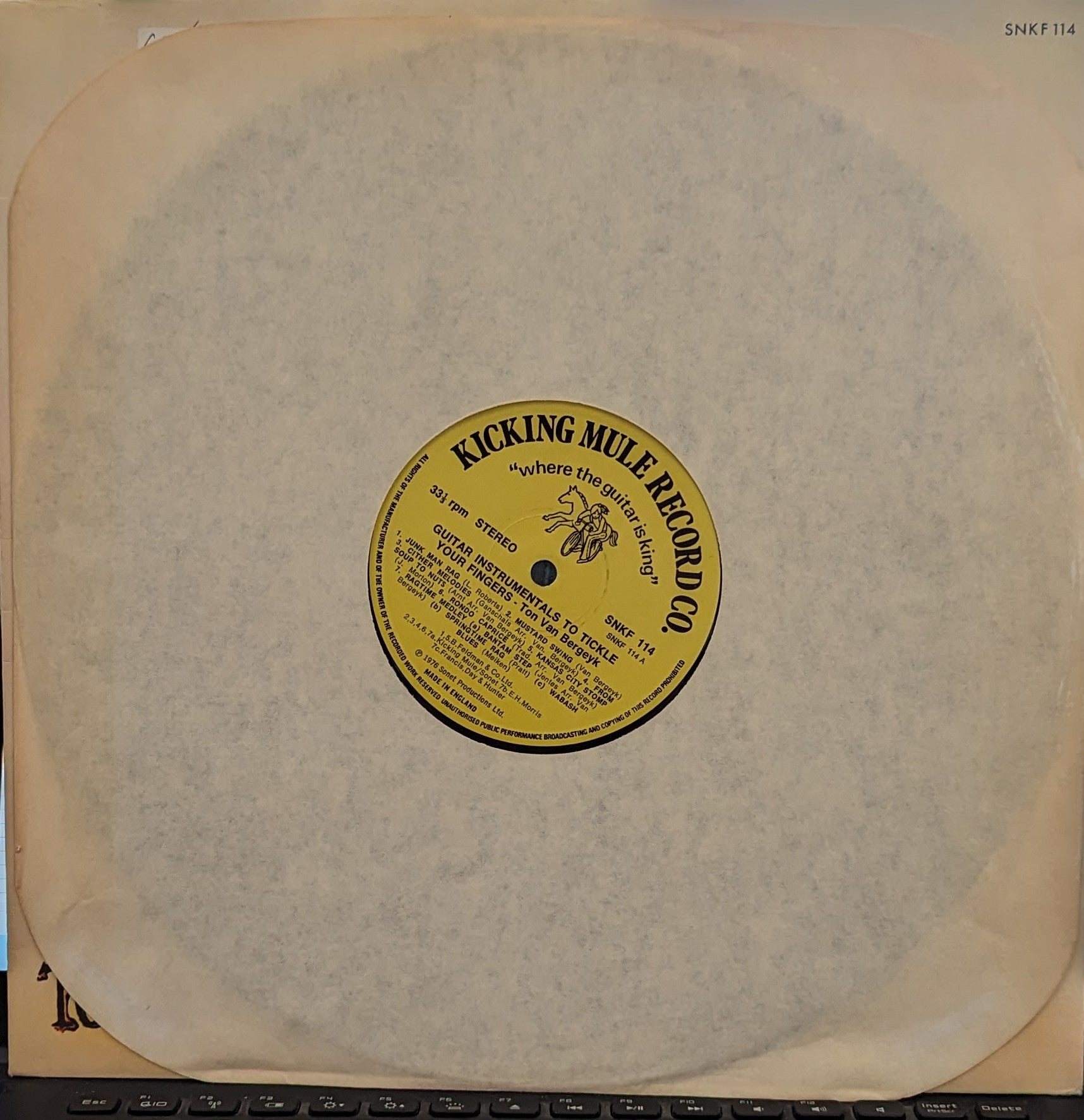 Ton Van Bergeijk - Guitar Instrumentals To Tickle Your Fingers | Near Mint (NM) Near Mint (NM) - FOLK / USED *NEAR MINT*