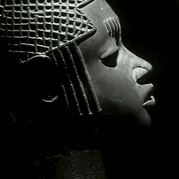 Les Statues Meurent Aussi |