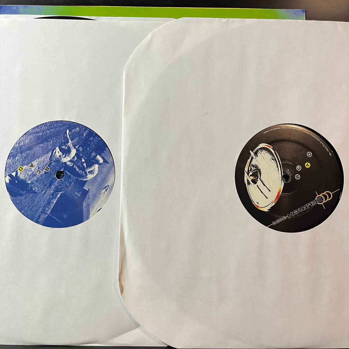 Deltron 3030 - Deltron 3030 (VINYL 2xLP) | USED Near Mint- (NM-) Near Mint (NM or M-) - HIP HOP / USED *NEAR MINT-*