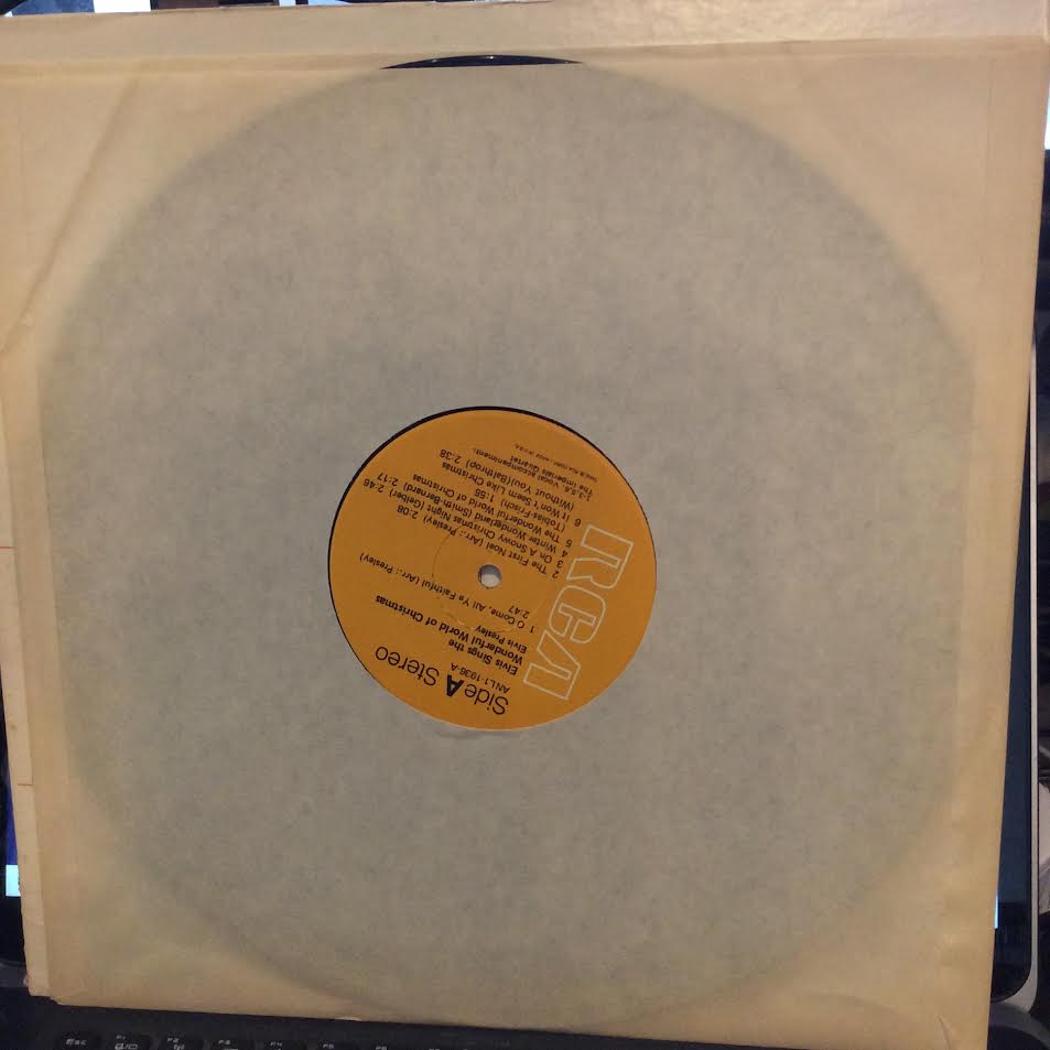 Elvis Sings The Wonderful World Of Christmas (VINYL) | Near Mint (NM) Near Mint (NM) - HOLIDAY / USED *NEAR MINT*