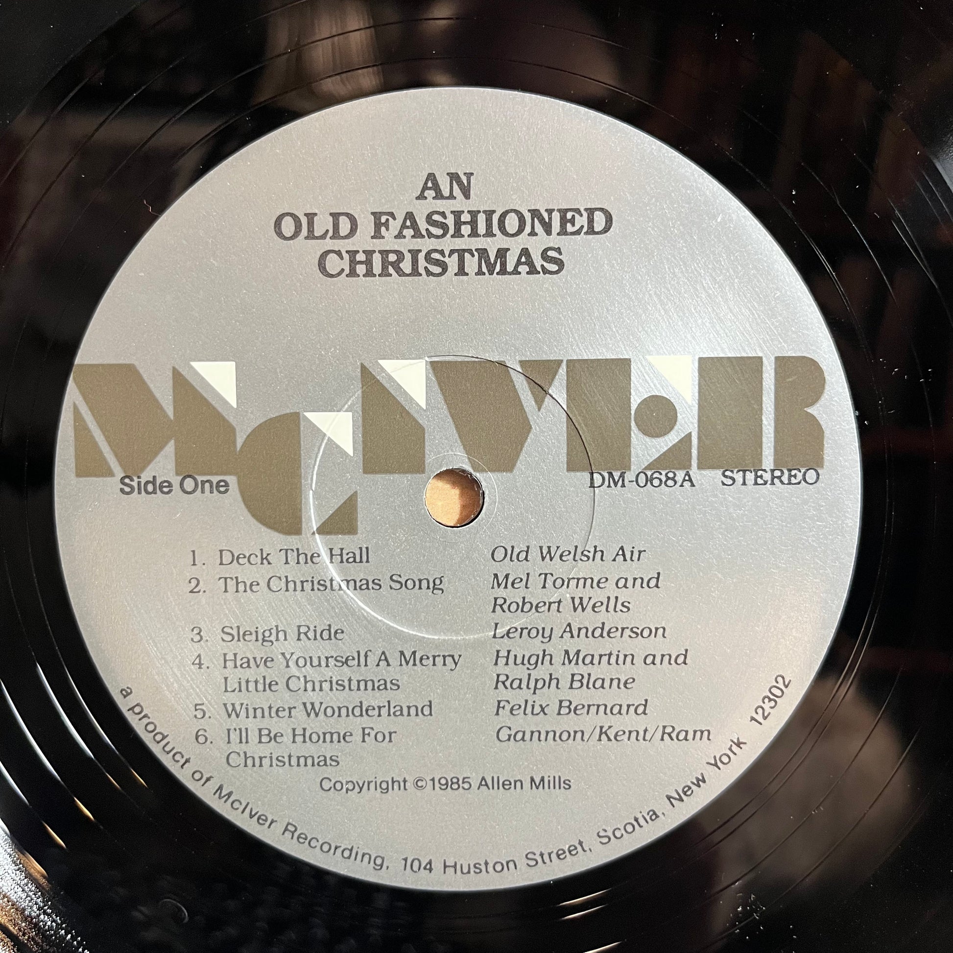 An Old Fashioned Christmas - Proctor's Schenectady (VINYL) | Near Mint (NM or M-) Near Mint (NM or M-) - HOLIDAY / USED *NEAR MINT*