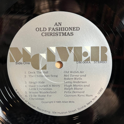 An Old Fashioned Christmas - Proctor's Schenectady (VINYL) | Near Mint (NM or M-) Near Mint (NM or M-) - HOLIDAY / USED *NEAR MINT*