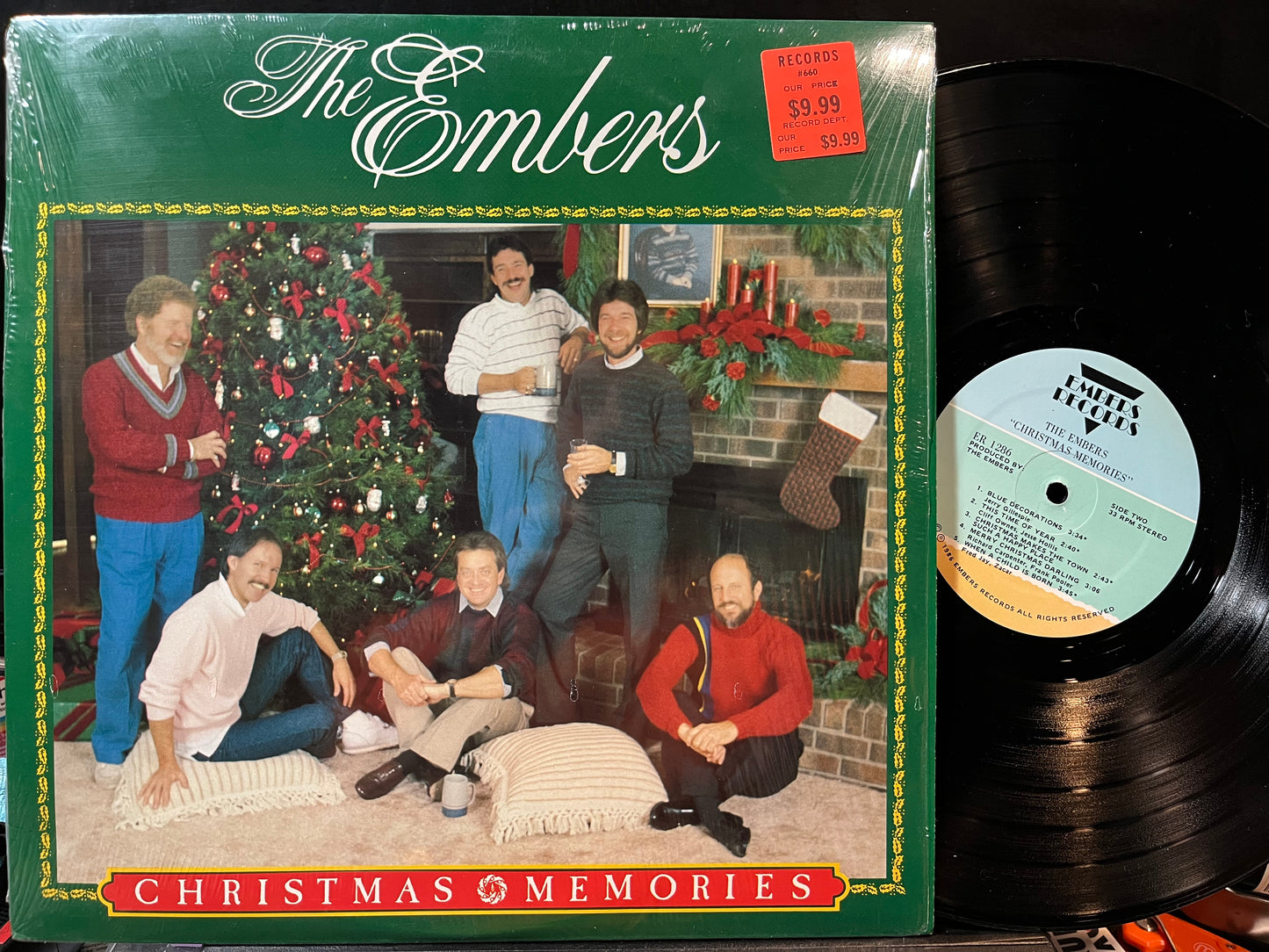 Christmas Memories (VINYL) | Near Mint (NM or M-) Near Mint (NM) - HOLIDAY / USED *NEAR MINT*