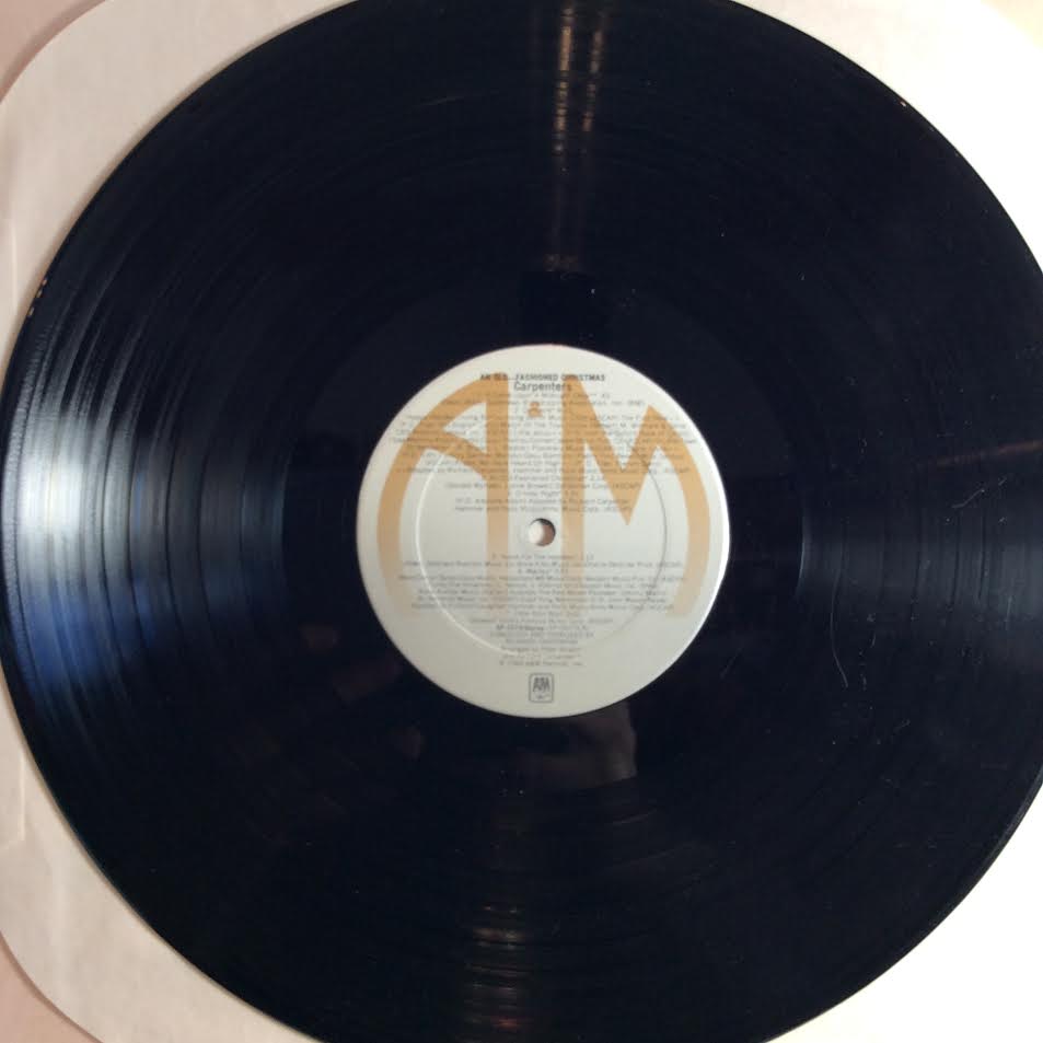 An Old-Fashioned Christmas (VINYL) | Very Good Plus (VG+) Near Mint (NM) - HOLIDAY / USED *VERY GOOD+*