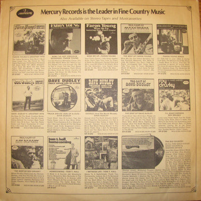 Live At The International, Las Vegas | Very Good Plus (VG+) Very Good Plus (VG+) - COUNTRY / USED *VERY GOOD++*
