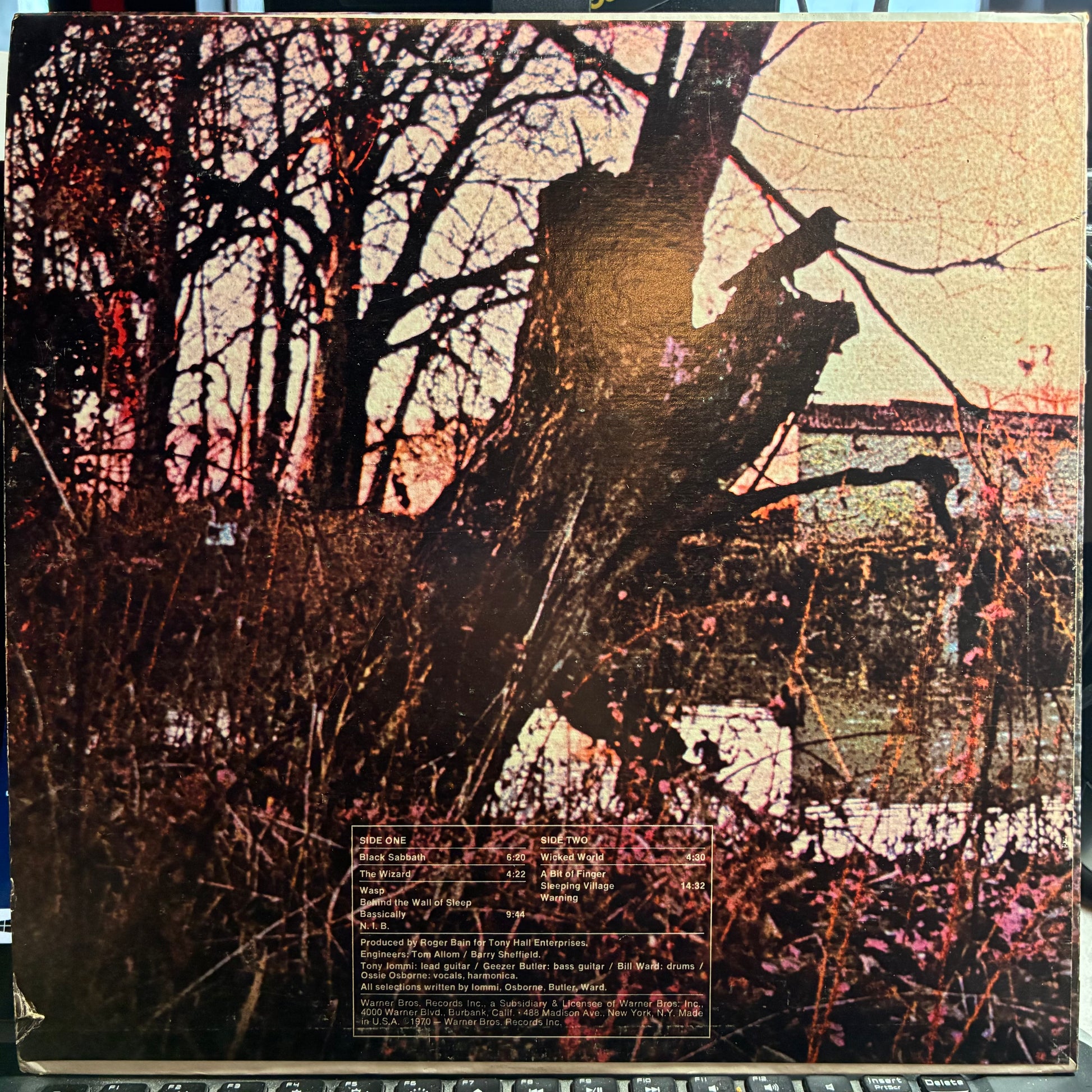 Black Sabbath (VINYL) | Near Mint (NM or M-) Excellent+ (EX+) - METAL / USED *NEAR MINT*