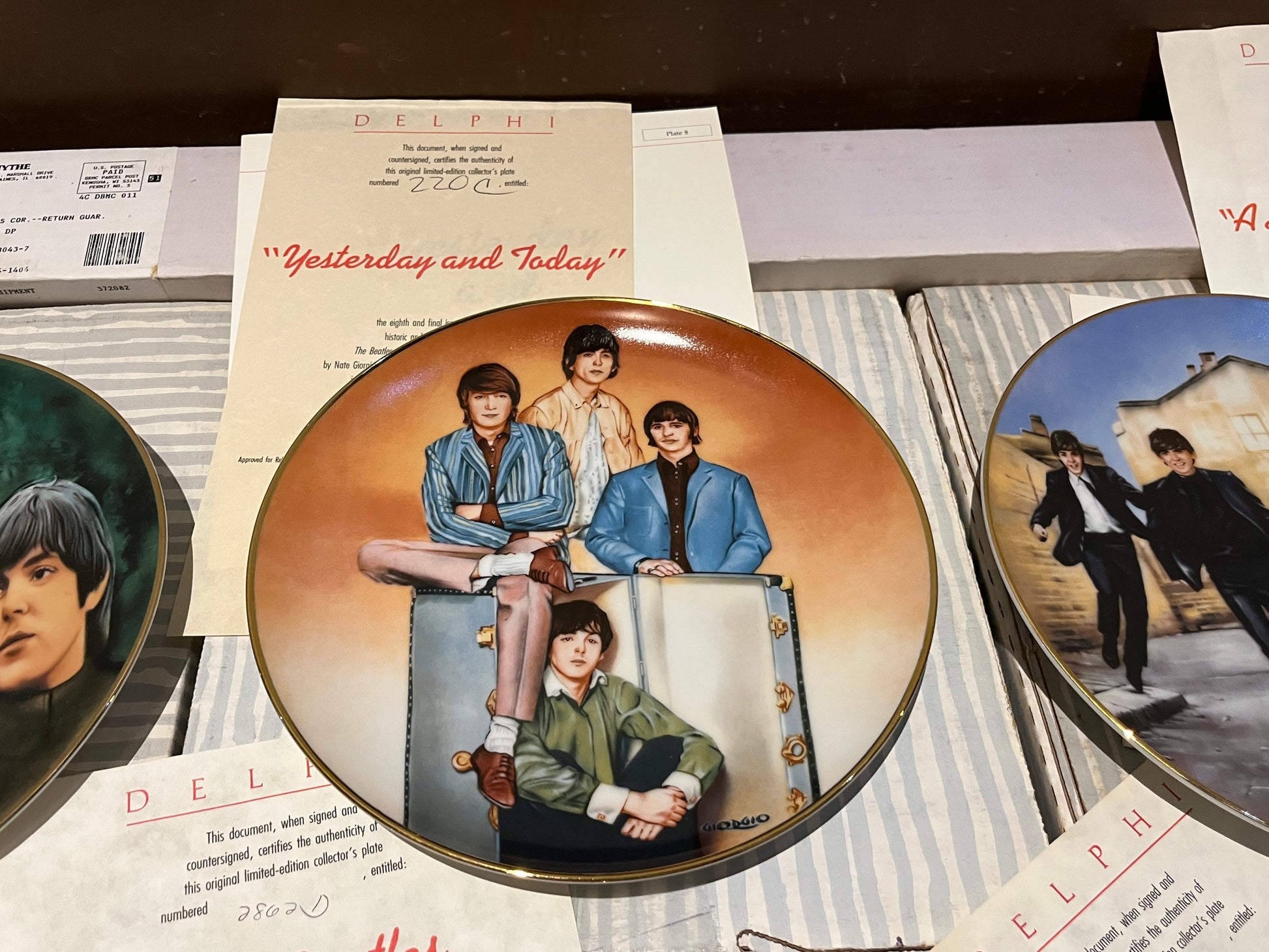 The Beatles - DELPHI / BRADFORD EXCHANGE 8 PLATE SET & WOODEN RACK (VAN HYGAN & SMYTHE) | NEW - NEW