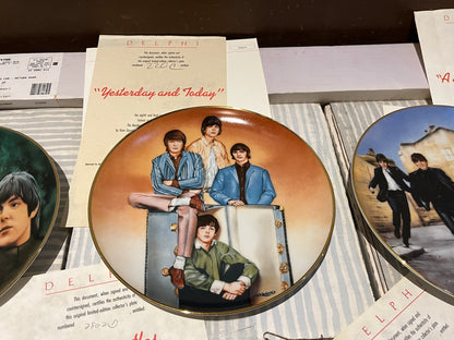 The Beatles - DELPHI / BRADFORD EXCHANGE 8 PLATE SET & WOODEN RACK (VAN HYGAN & SMYTHE) | NEW - NEW