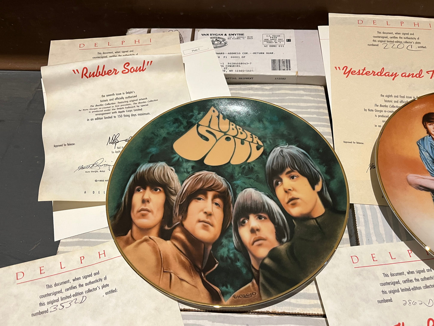 The Beatles - DELPHI / BRADFORD EXCHANGE 8 PLATE SET & WOODEN RACK (VAN HYGAN & SMYTHE) | NEW - NEW