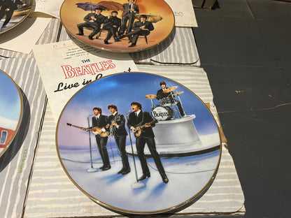 The Beatles - DELPHI / BRADFORD EXCHANGE 8 PLATE SET & WOODEN RACK (VAN HYGAN & SMYTHE) | NEW - NEW