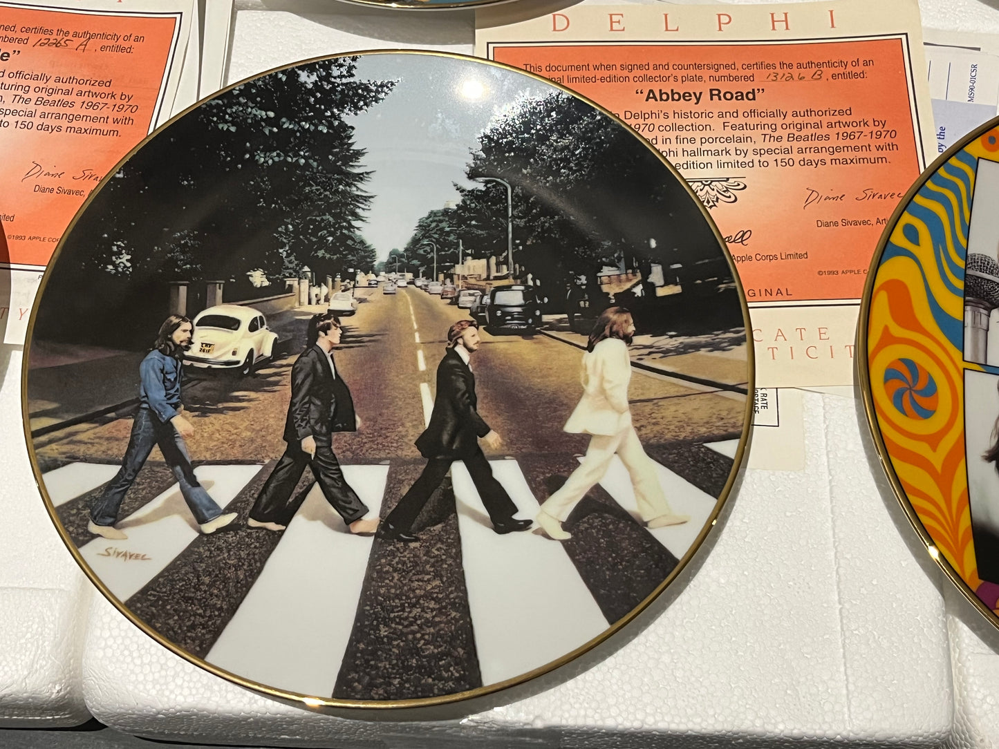 The Beatles - DELPHI / BRADFORD EXCHANGE 6 PLATE SET & WOODEN RACK (VAN HYGAN & SMYTHE) | NEW - NEW