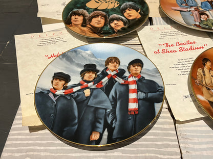 The Beatles - DELPHI / BRADFORD EXCHANGE 8 PLATE SET & WOODEN RACK (VAN HYGAN & SMYTHE) | NEW - NEW