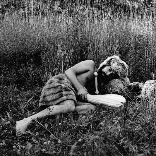 Con un occhio aperto |