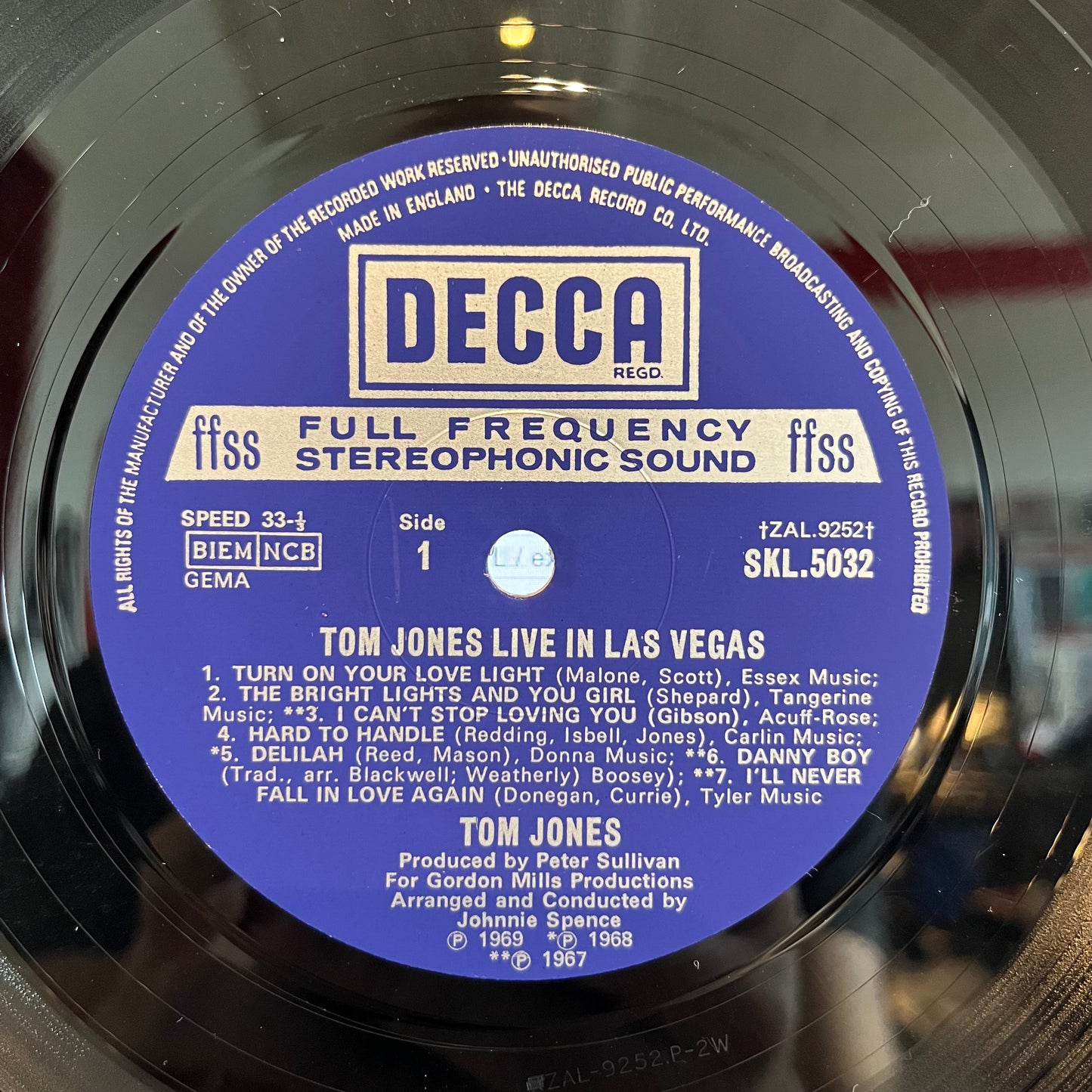 Tom Jones - Live In Las Vegas *UK* | Near Mint (NM) Excellent (EX) - POP / USED *NEAR MINT*