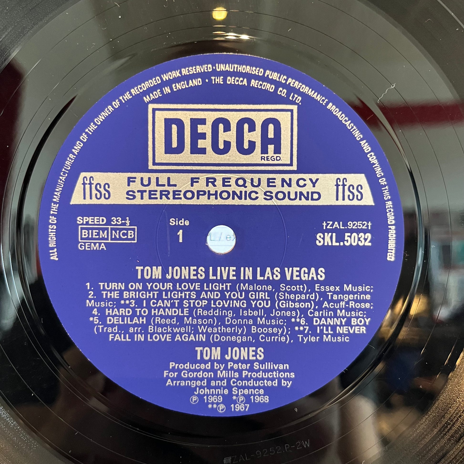Tom Jones - Live In Las Vegas *UK* | Near Mint (NM) Excellent (EX) - POP / USED *NEAR MINT*