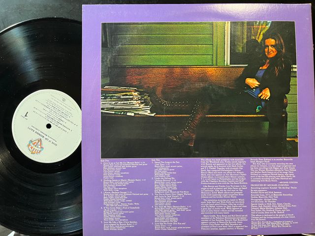 Bonnie Raitt - Give It Up (VINYL) | Near Mint (NM) Near Mint (NM) - POP / USED *NEAR MINT*