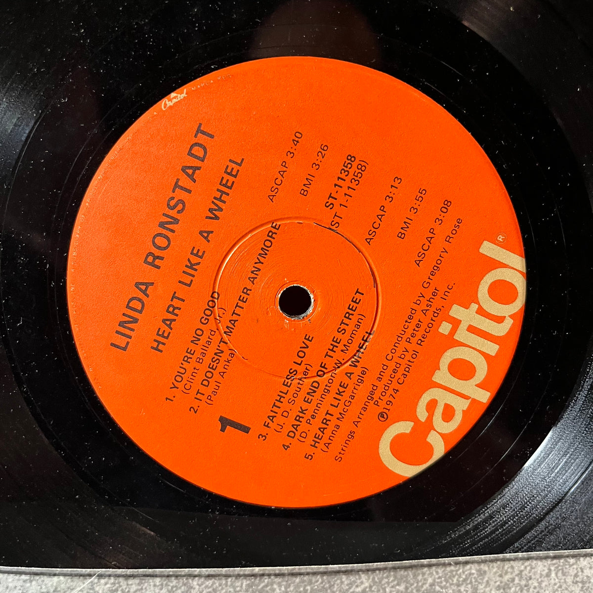 Linda Ronstadt - Heart Like A Wheel (VINYL LP) | USED Excellent (EX) Very Good Plus (VG+) POP