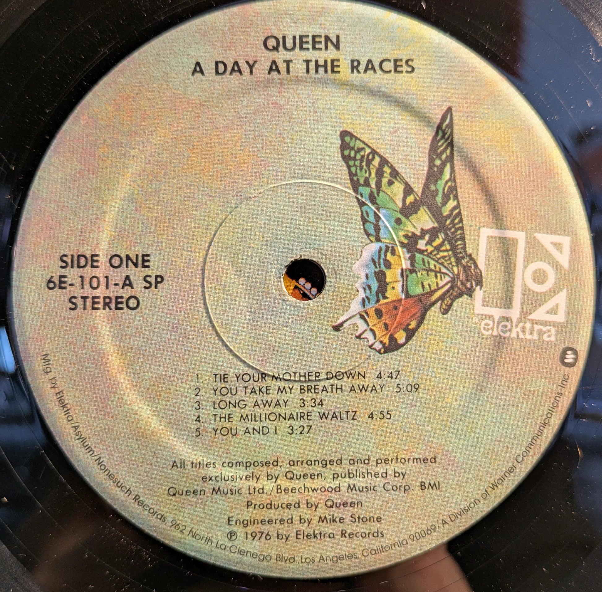 A Day At The Races (VINYL) | Excellent+ (EX+) Excellent+ (EX+) - ROCK / USED *EXCELLENT+*