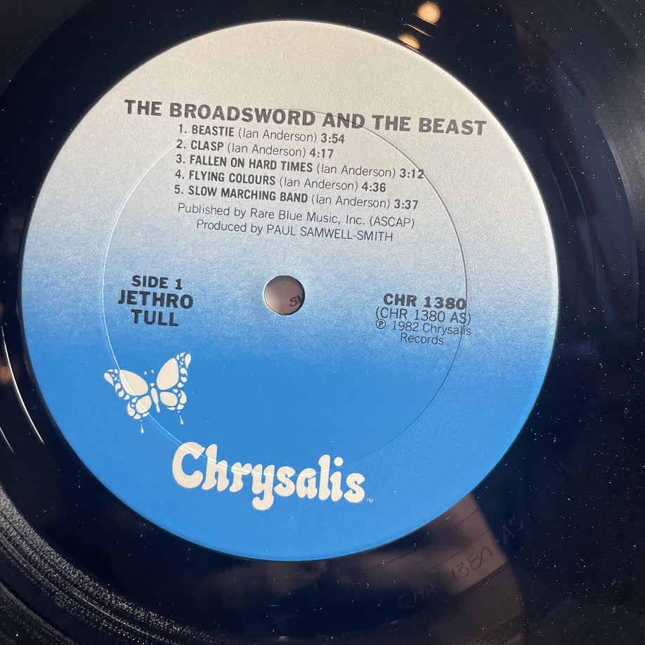 The Broadsword And The Beast (VINYL) | Excellent (EX) Excellent (EX) - ROCK / USED *EXCELLENT*