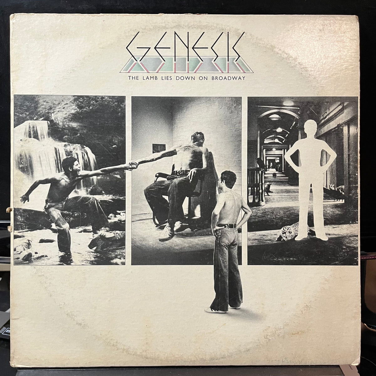Genesis - The Lamb Lies Down On Broadway (VINYL 2xLP) | USED Excellent (EX) Very Good Plus (VG+) - ROCK / USED *EXCELLENT*