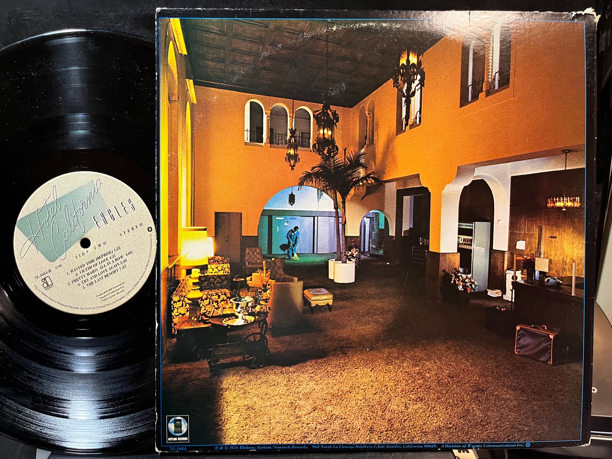 Eagles - Hotel California (VINYL LP ASYLUM 7E-1084 1976) | USED Near Mint- (NM-) Very Good Plus (VG+) - ROCK / USED *NEAR MINT-*