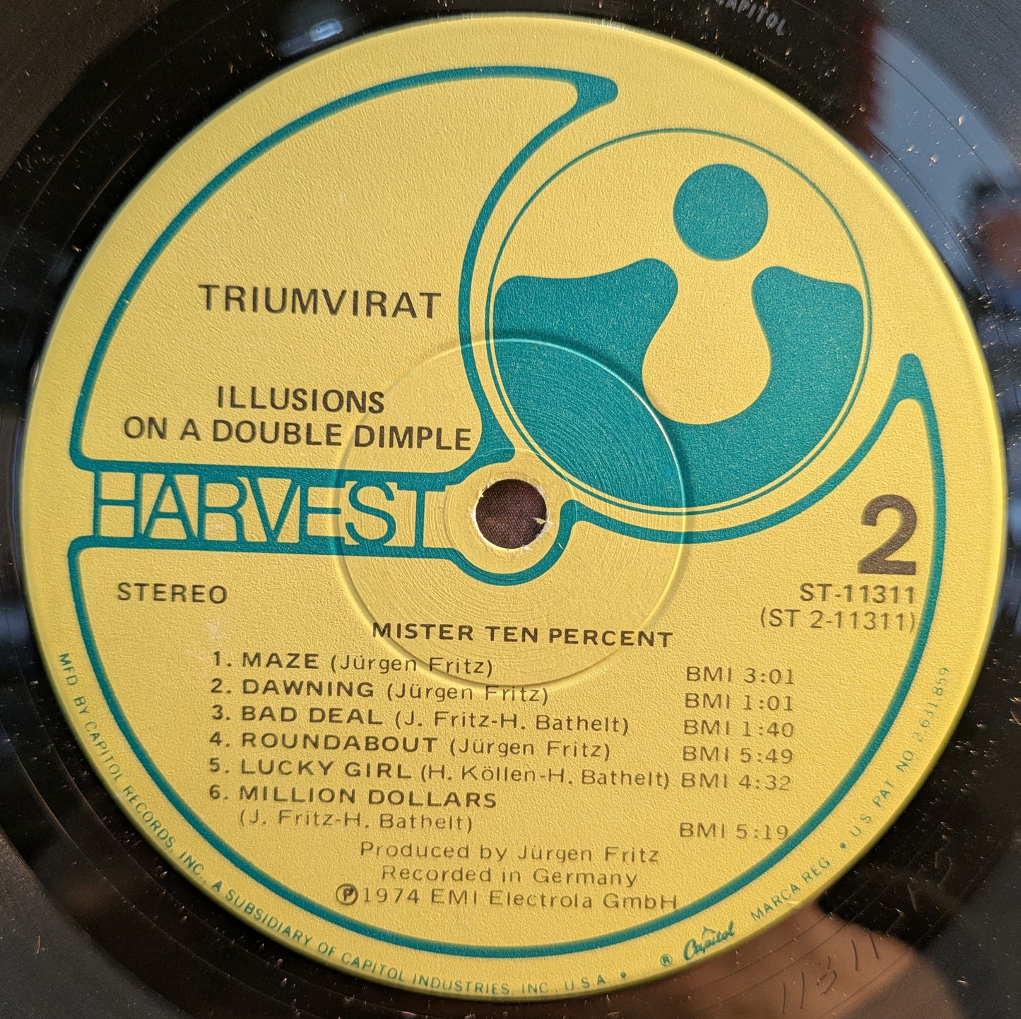 Illusions On A Double Dimple (VINYL) | Near Mint (NM) Excellent+ (EX+) - ROCK / USED *NEAR MINT*