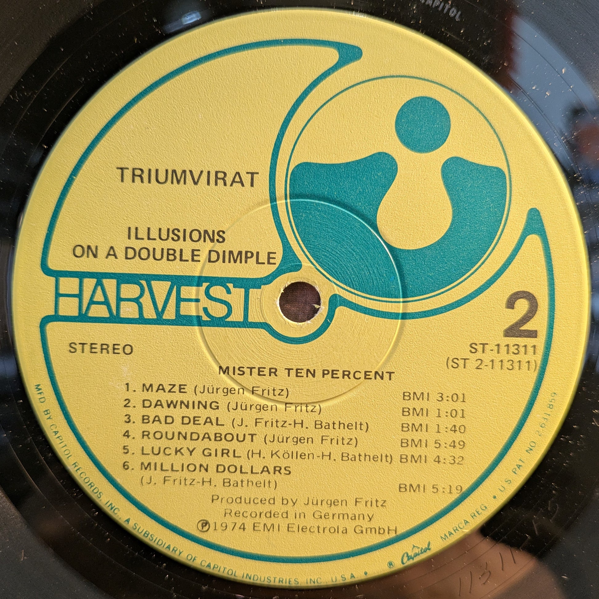 Illusions On A Double Dimple (VINYL) | Near Mint (NM) Excellent+ (EX+) - ROCK / USED *NEAR MINT*