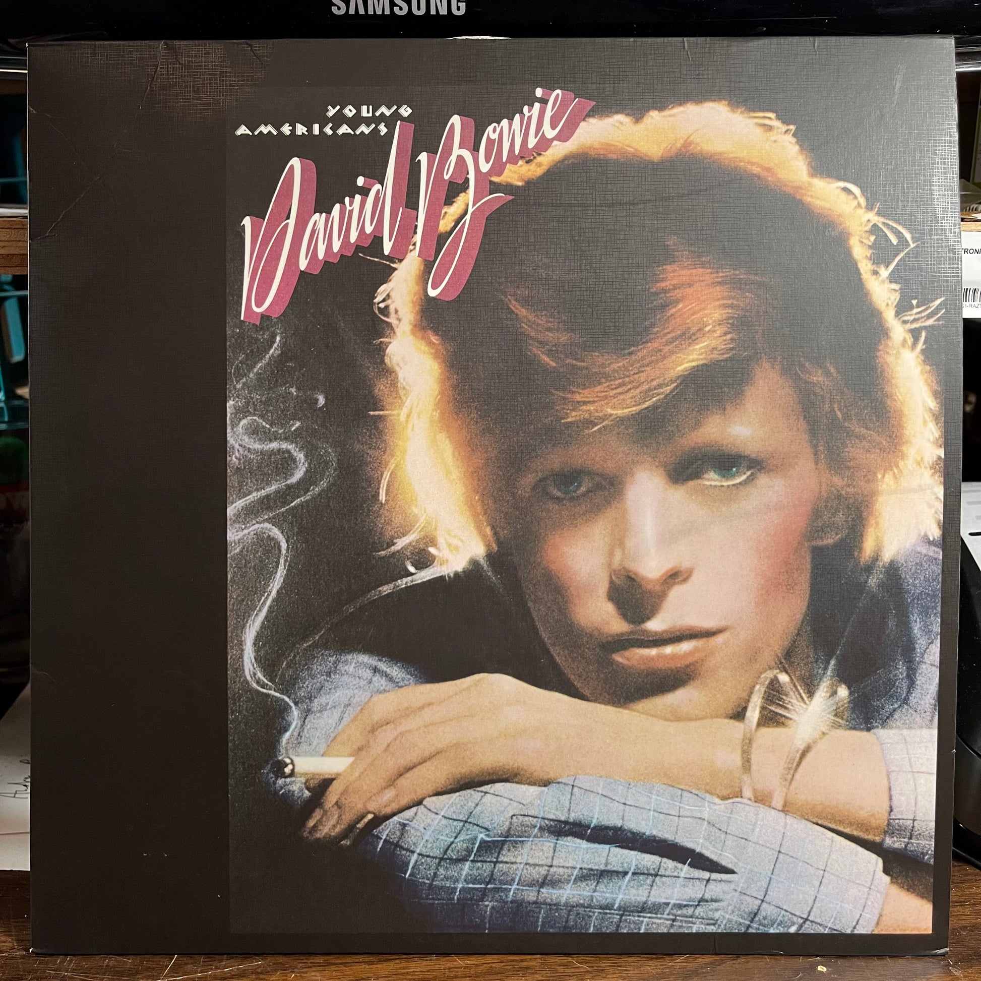 Young Americans (VINYL) | Near Mint (NM) Excellent (EX) - ROCK / USED *NEAR MINT*