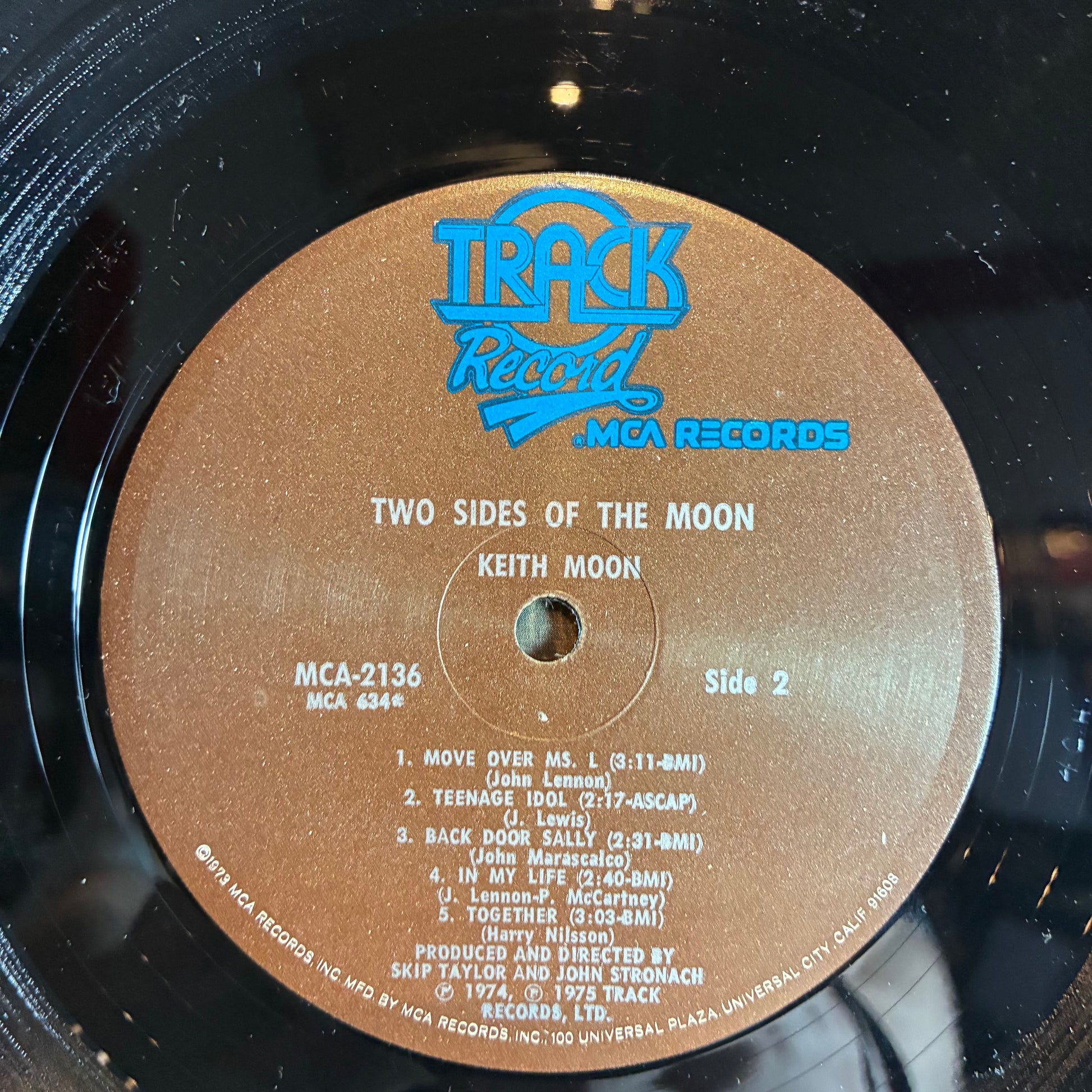 Two Sides Of The Moon (VINYL) | Very Good Plus (VG+) Very Good Plus (VG+) - ROCK / USED *VERY GOOD+*